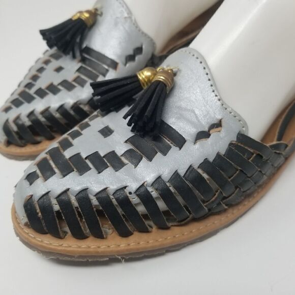 TORTUGA LEATHER SLIPONS WITH TASSELS. SIZE 26. BLACK AND SILVER. - Picture 4 of 16